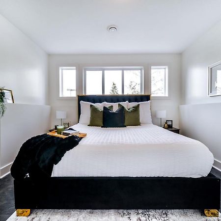 Stunning Modern Suite - King Bed - Free Parking & Netflix - Fast Wi-Fi - Long Stays Welcome Edmonton Eksteriør bilde