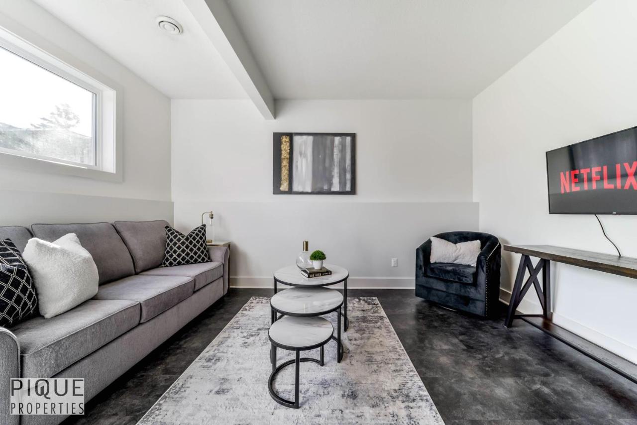 Stunning Modern Suite - King Bed - Free Parking & Netflix - Fast Wi-Fi - Long Stays Welcome Edmonton Eksteriør bilde