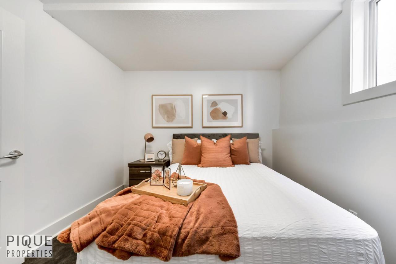 Stunning Modern Suite - King Bed - Free Parking & Netflix - Fast Wi-Fi - Long Stays Welcome Edmonton Eksteriør bilde