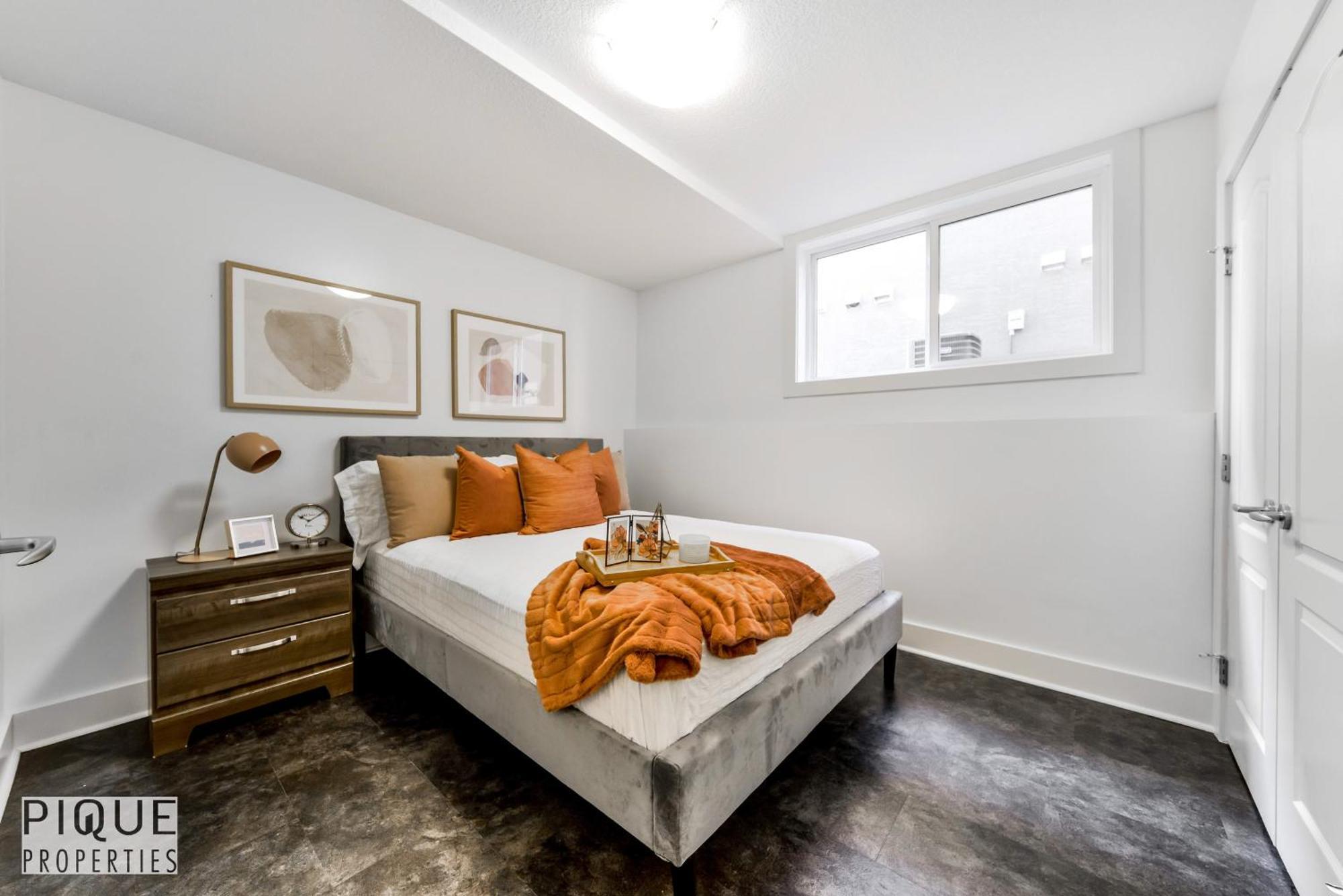 Stunning Modern Suite - King Bed - Free Parking & Netflix - Fast Wi-Fi - Long Stays Welcome Edmonton Rom bilde