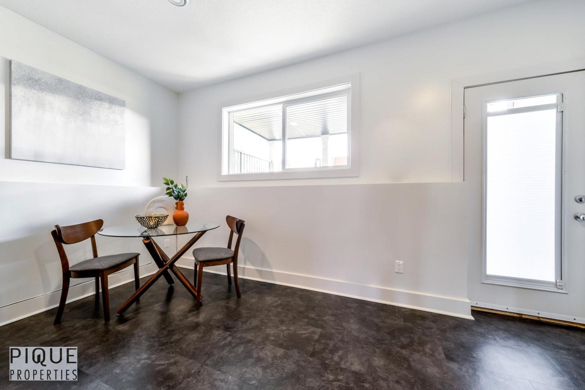Stunning Modern Suite - King Bed - Free Parking & Netflix - Fast Wi-Fi - Long Stays Welcome Edmonton Rom bilde
