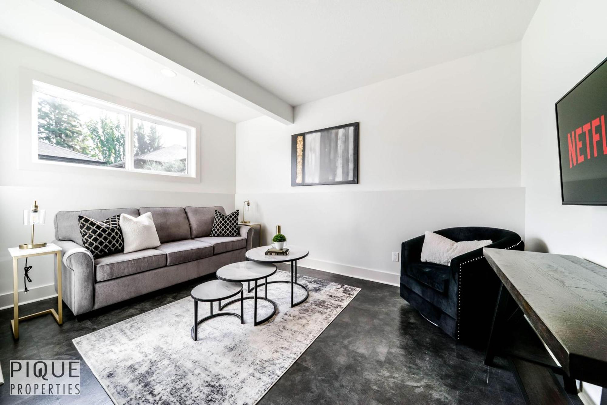 Stunning Modern Suite - King Bed - Free Parking & Netflix - Fast Wi-Fi - Long Stays Welcome Edmonton Rom bilde
